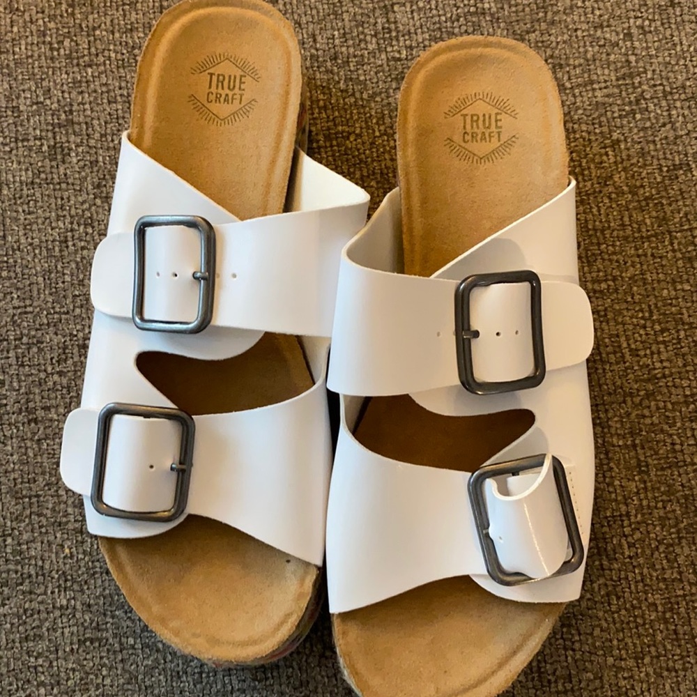 White Platform slide size 11